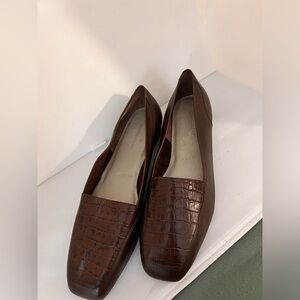 Brown leather loafers with crocodile print #loafers